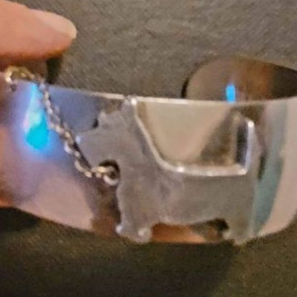 Unique stainless steel scotty dog cuff bracelet/pre-loved - Picture 7 of 8